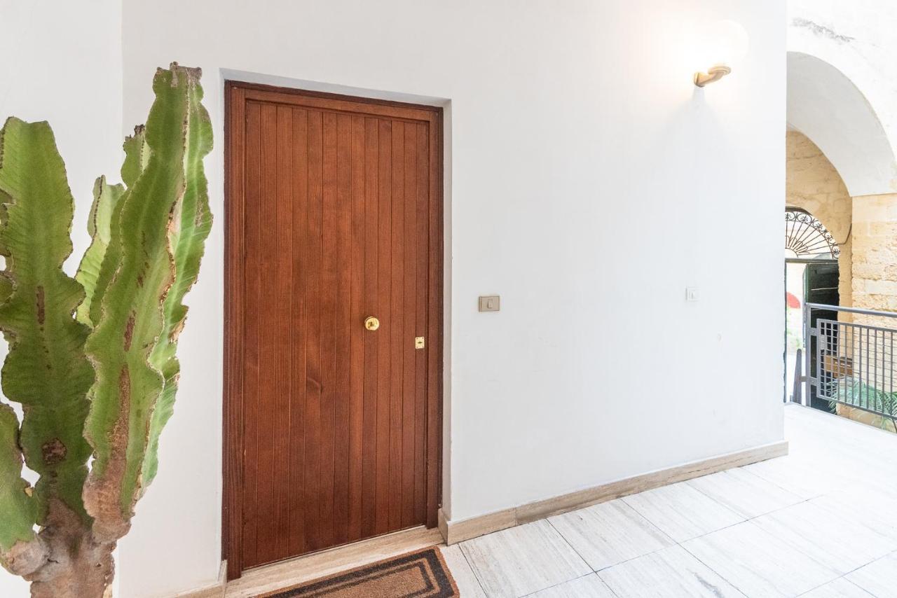 Rubichi 6 - Old Town Apartment Sit Lecce Luaran gambar