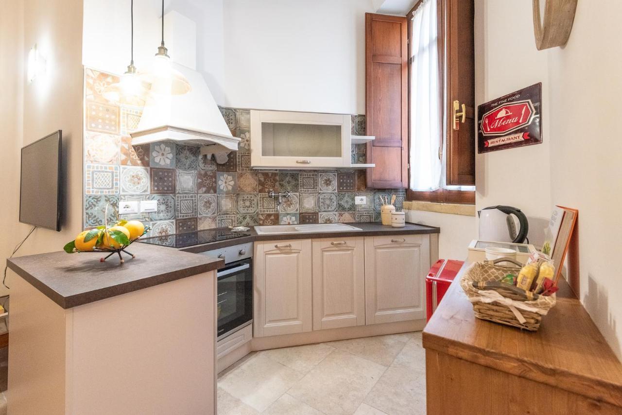 Rubichi 6 - Old Town Apartment Sit Lecce Luaran gambar